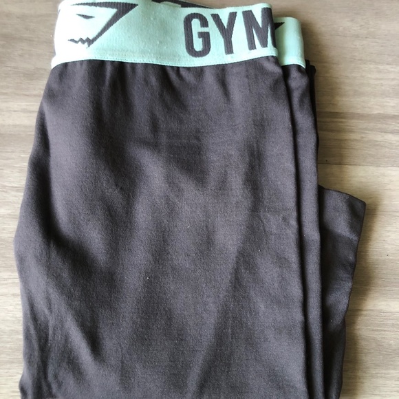 Set of two gorgeous gym shark leggings! XS - Picture 4 of 9